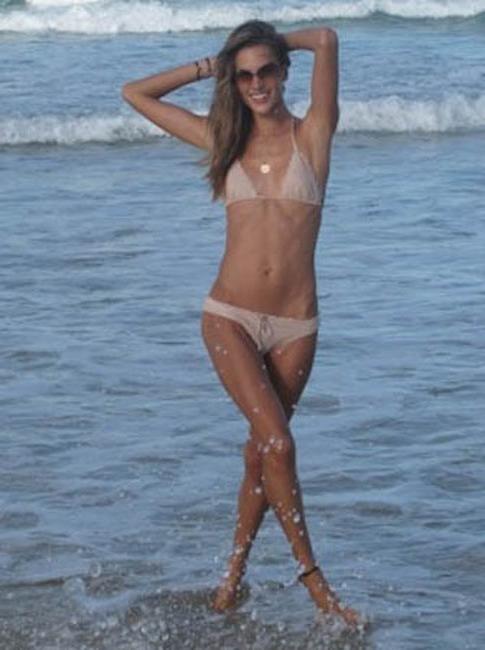 15P Alessandra Ambrosio still looking sexy in swimsuit