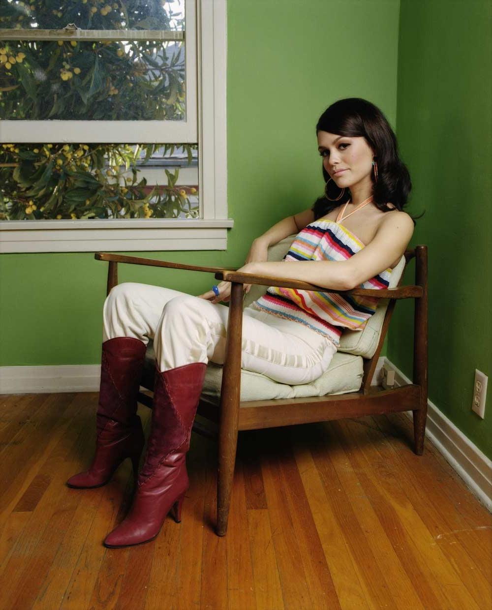 15P Rachel Bilson posing sexy in stunning lingerie