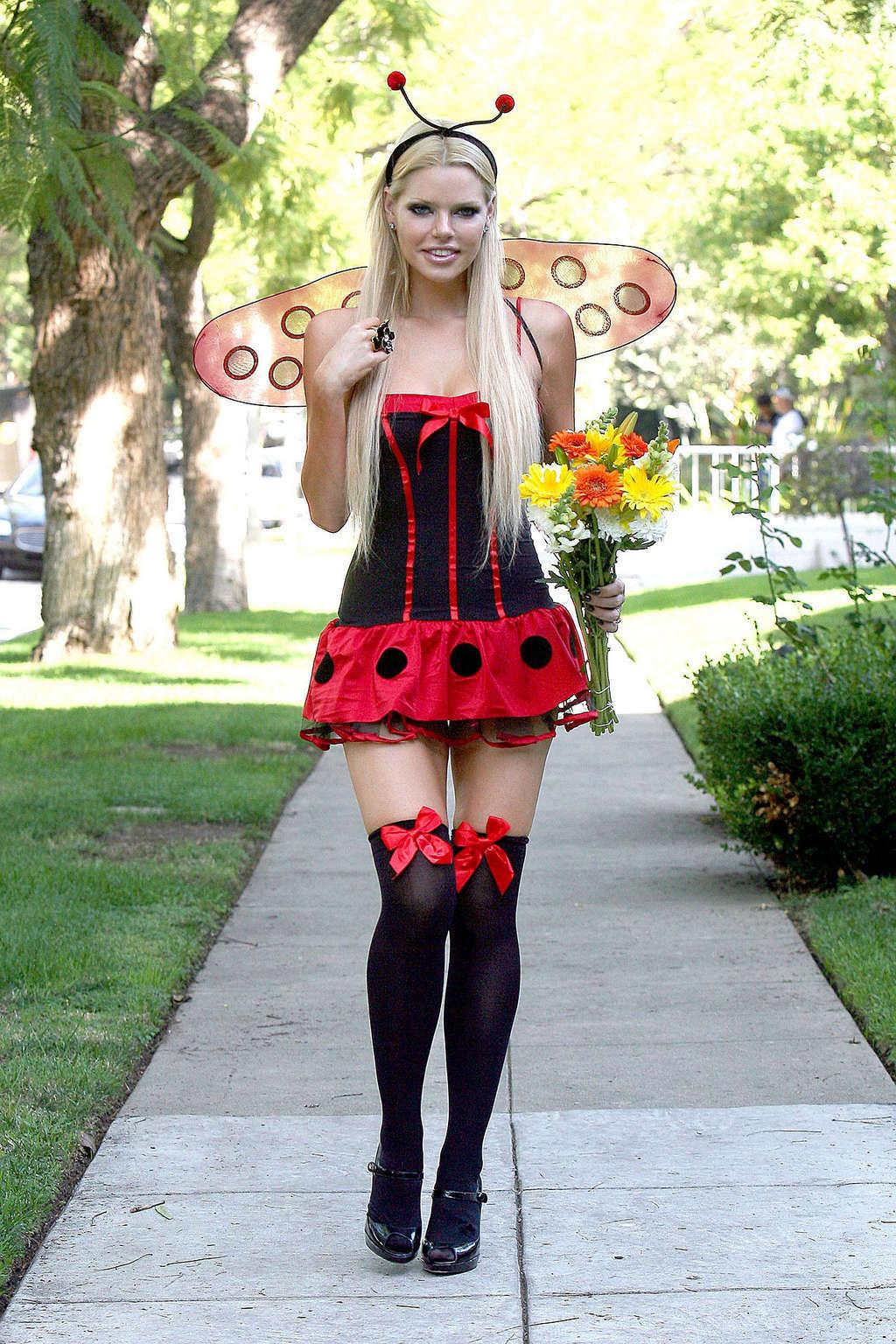 16P Sophie Monk exposing her nice tits to paparazzi and posing sexy in helloween cos