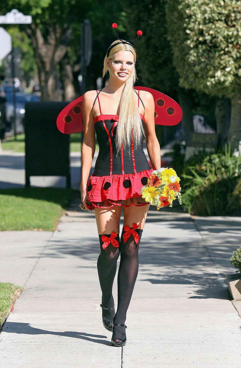 16P Sophie Monk exposing her nice tits to paparazzi and posing sexy in helloween cos