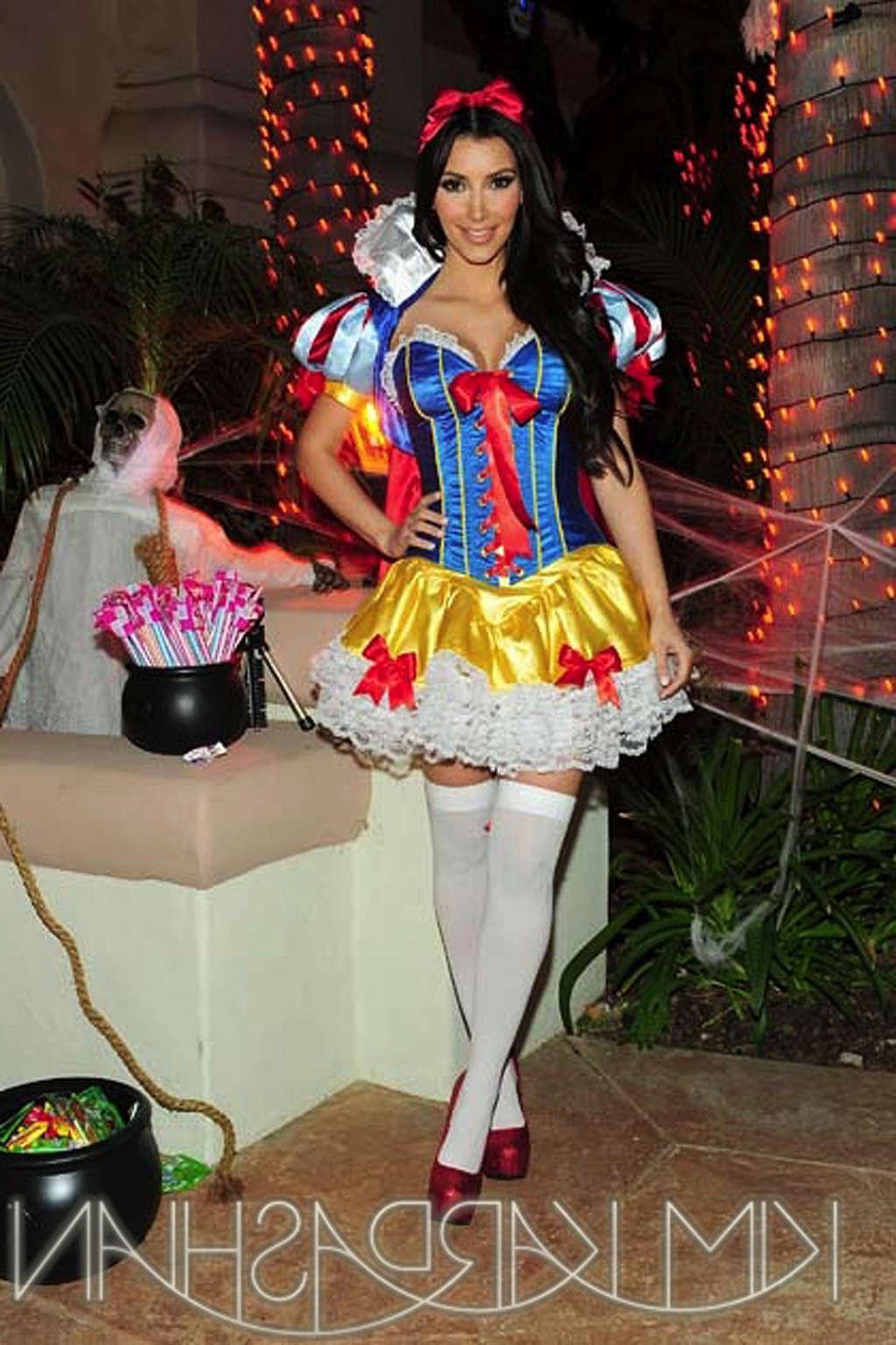16P Kim Kardashian looking sexy in helloween costume and showing her tits