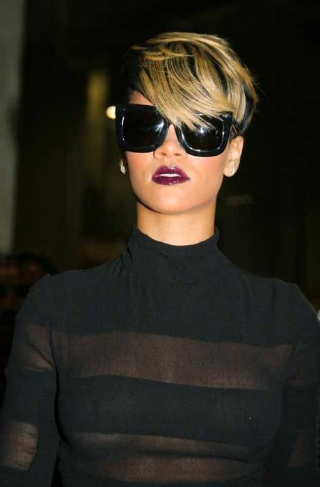 15P Rihanna looking her sexy nude body in the mirror