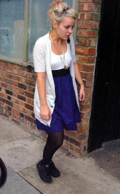 16P Lily Allen expose sexy butt and nice hard nipples