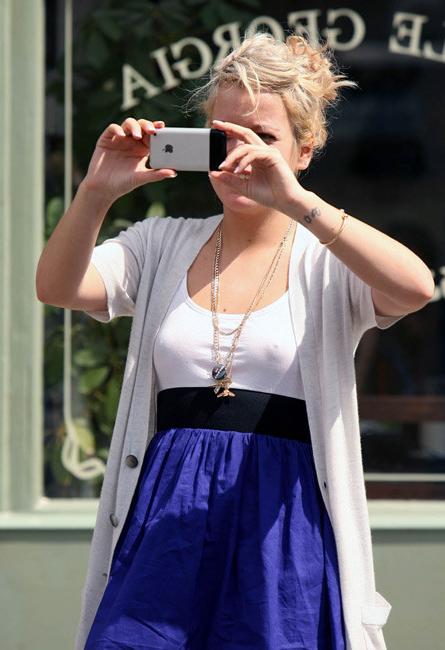 16P Lily Allen expose sexy butt and nice hard nipples