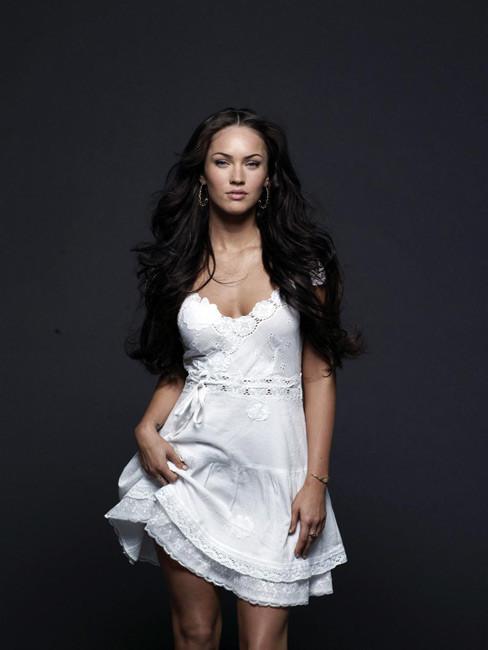 16P Megan Fox gorgeous tease posing in sexy dress