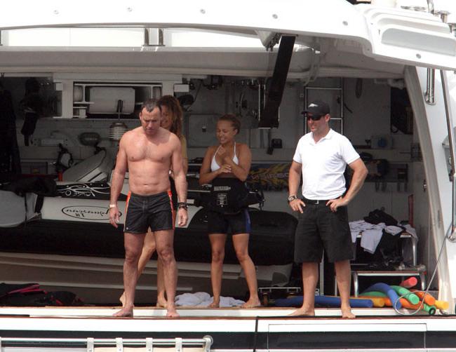 16P Hayden Panettiere sexiest body in skimpy shorts