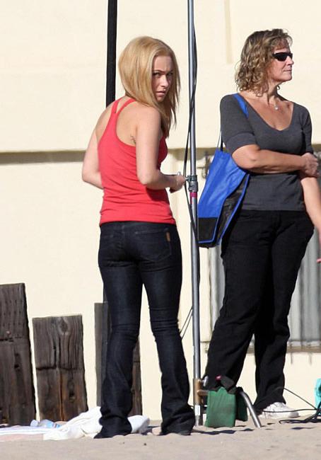 16P Hayden Panettiere sexiest body in skimpy shorts