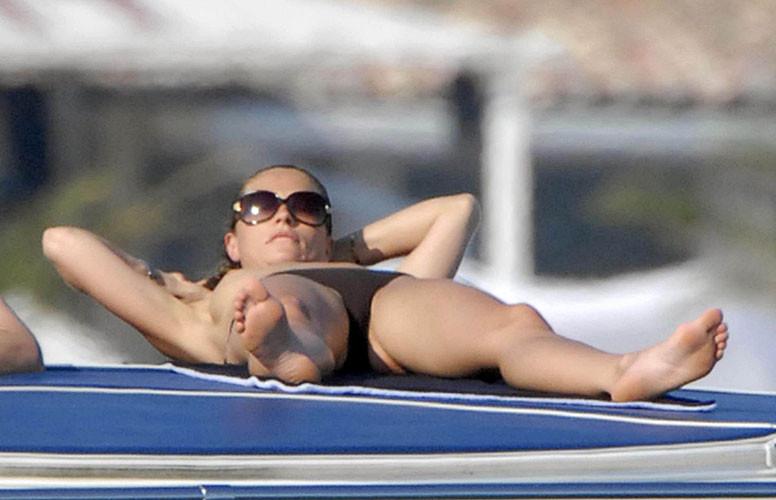 10P Rebecca Gayheart exposing her nice and huge tits on boat paparazzi pictures