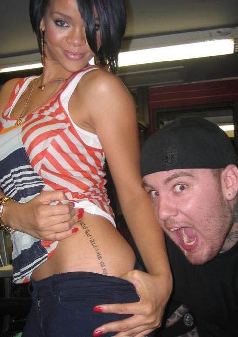 15P Rihanna showing her sexy body in lingerie