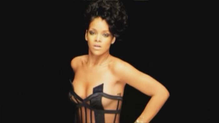 15P Rihanna showing her sexy body in lingerie
