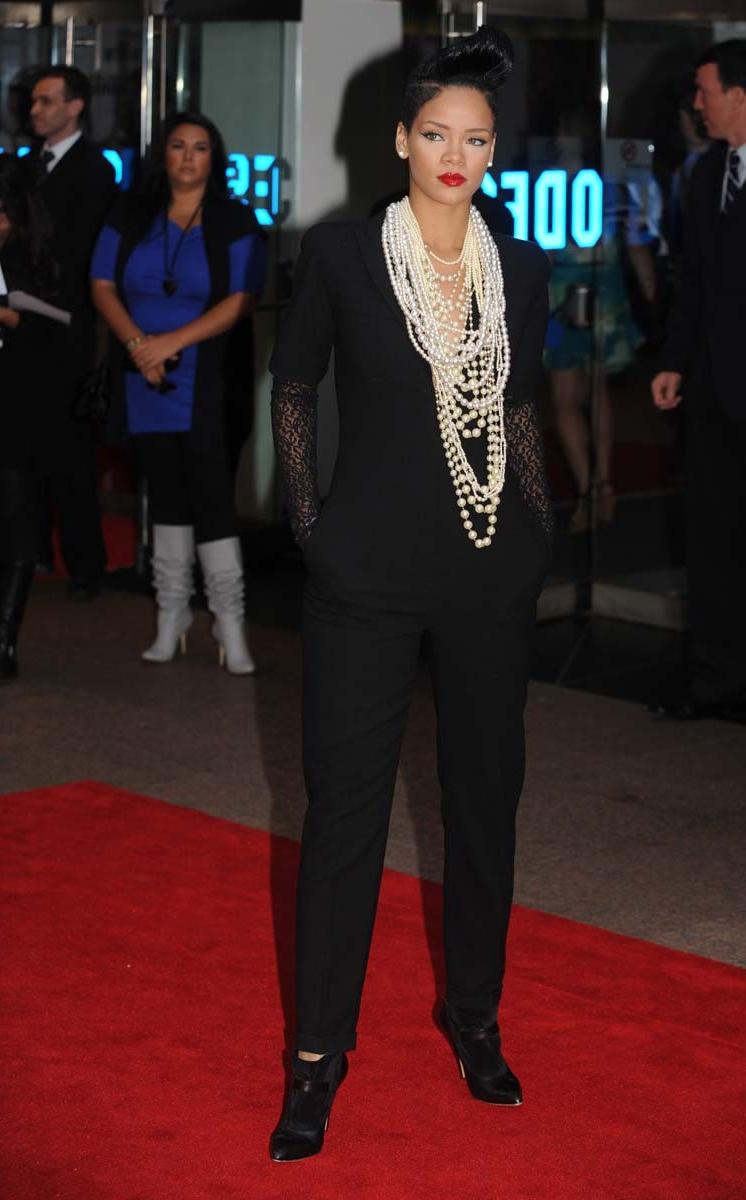 15P Rihanna showing her stunning black body
