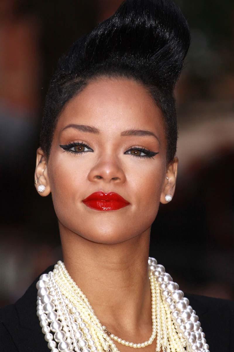 15P Rihanna showing her stunning black body