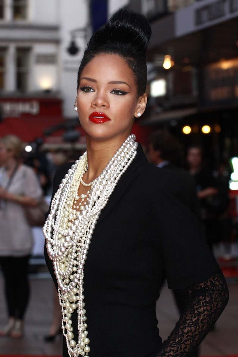 15P Rihanna showing her stunning black body