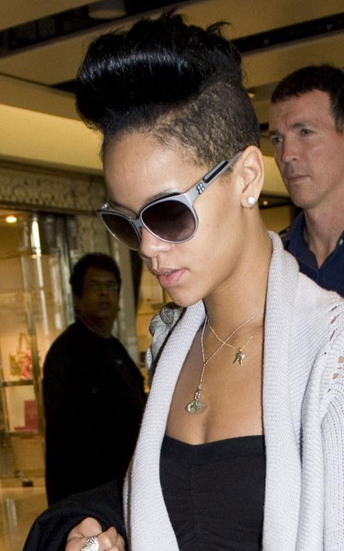15P Rihanna showing her stunning black body