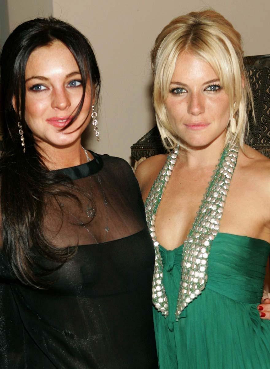 15P Lindsay Lohan killer ass in pantyhose upskirt