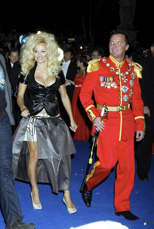 10P Pamela Anderson looking sexy in some swimsuit on stage paparazzi pictures and sh