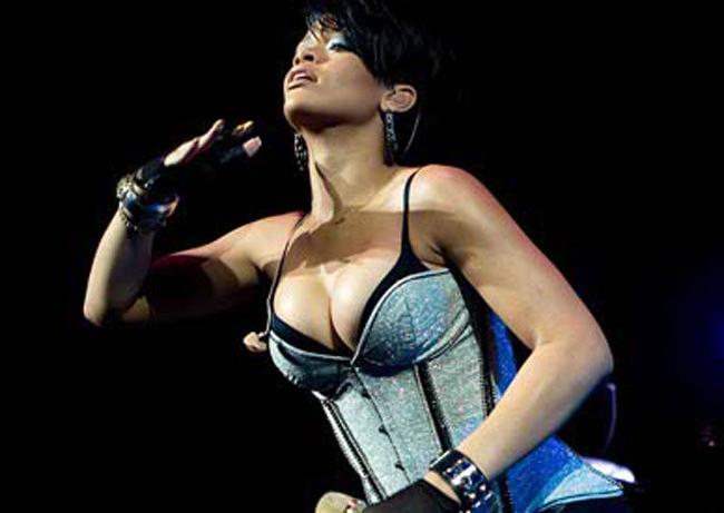 15P Rihanna nude pictures of her stunning ebony body