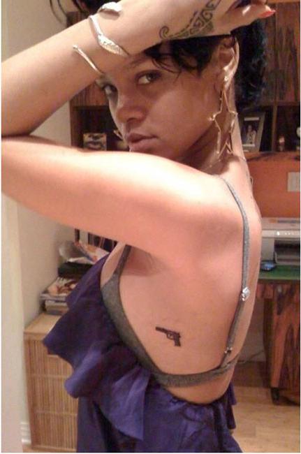 15P Rihanna nude pictures of her stunning ebony body