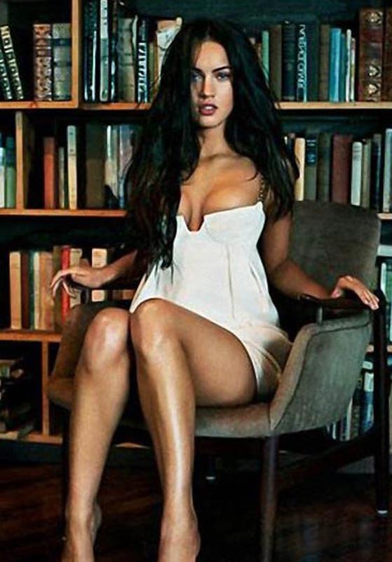 15P Megan Fox exposed body and great shaved pussy