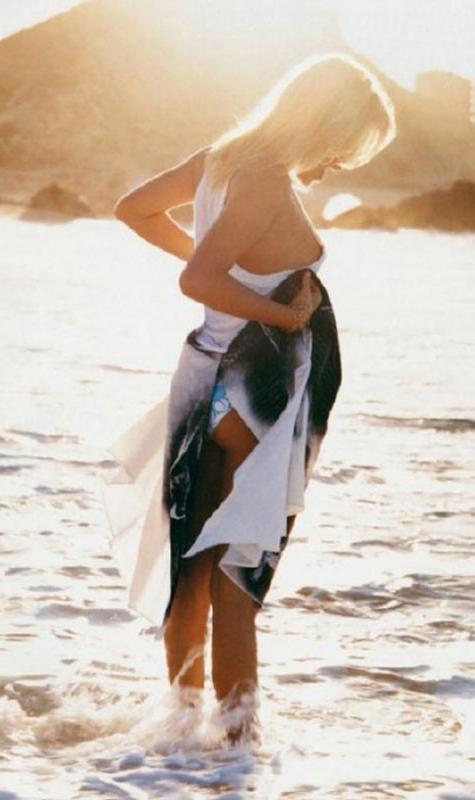14P Charlize Theron nipple slip and exposed body