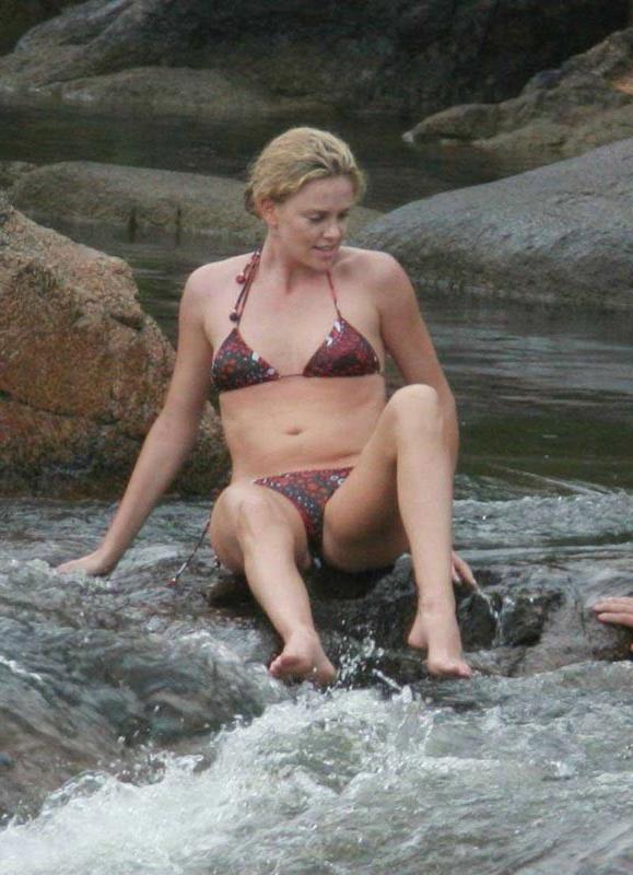 14P Charlize Theron nipple slip and exposed body