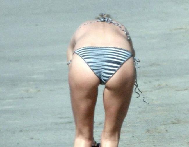 14P Charlize Theron nipple slip and exposed body