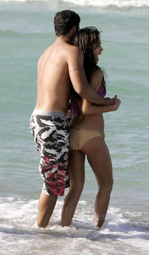 16P Jessica Alba playing football in bikini on beach and showing her tits