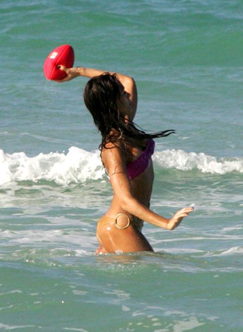 16P Jessica Alba playing football in bikini on beach and showing her tits