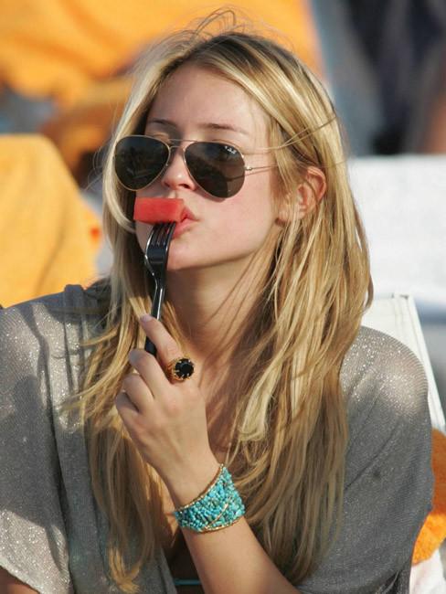 16P Celebrity Kristin Cavallari posing in sexy blue bikini