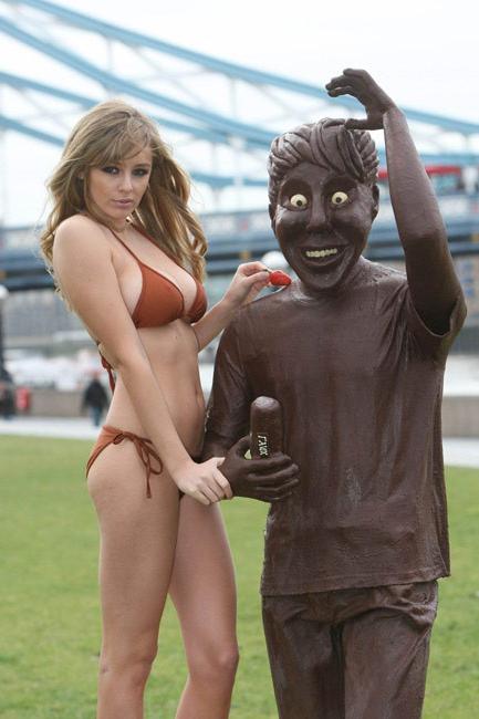 16P Celebrity beauty Keeley Hazell showing her gorgeous nude boobs