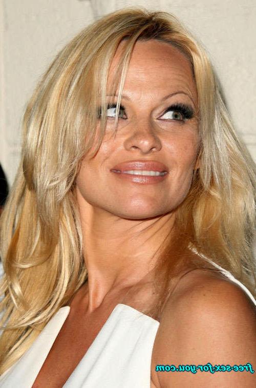 16P Pamela Anderson showing her shaved pussy on boat and big tits
