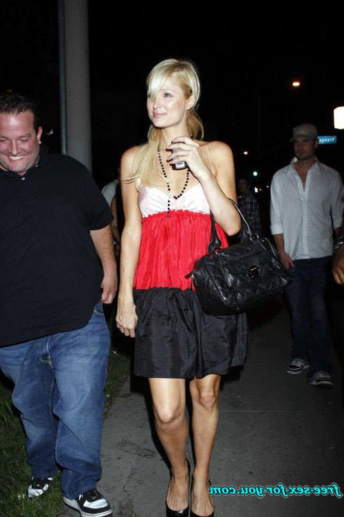 16P Paris Hilton showing her tits to paparazzi on boat