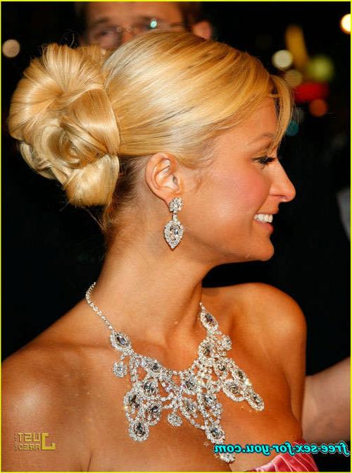 16P Paris Hilton showing her shaved pussy and ass to paparazzi