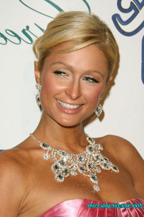 16P Paris Hilton showing her shaved pussy and ass to paparazzi
