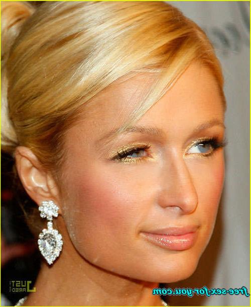 16P Paris Hilton showing her shaved pussy and ass to paparazzi