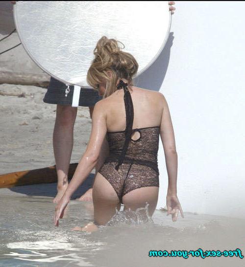 16P Kylie Minogue showing her sexy ass in swimsuit on beach