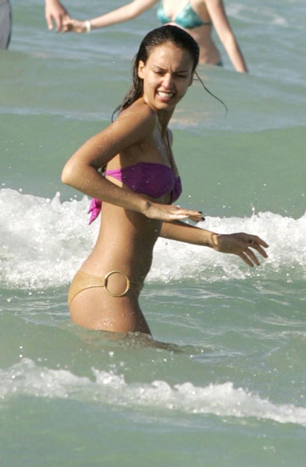 16P Jessica Alba in bikini enjoys a game of football paparazzi pics