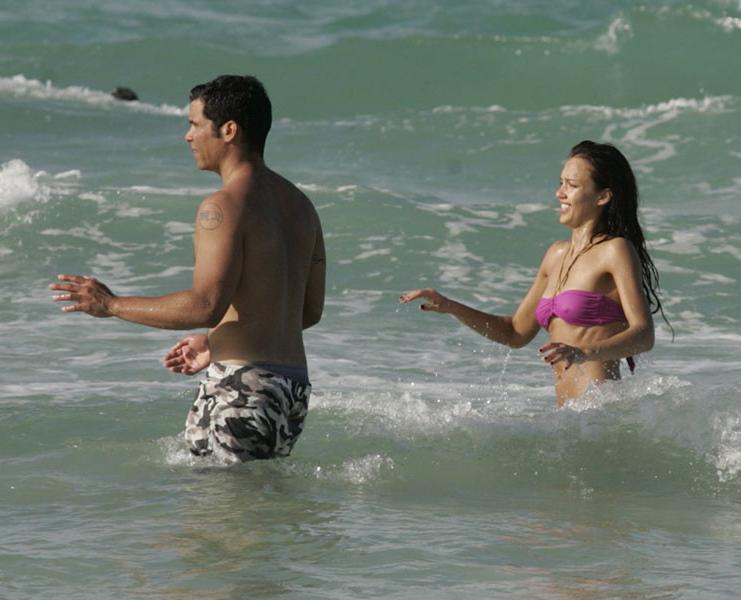 16P Jessica Alba in bikini enjoys a game of football paparazzi pics
