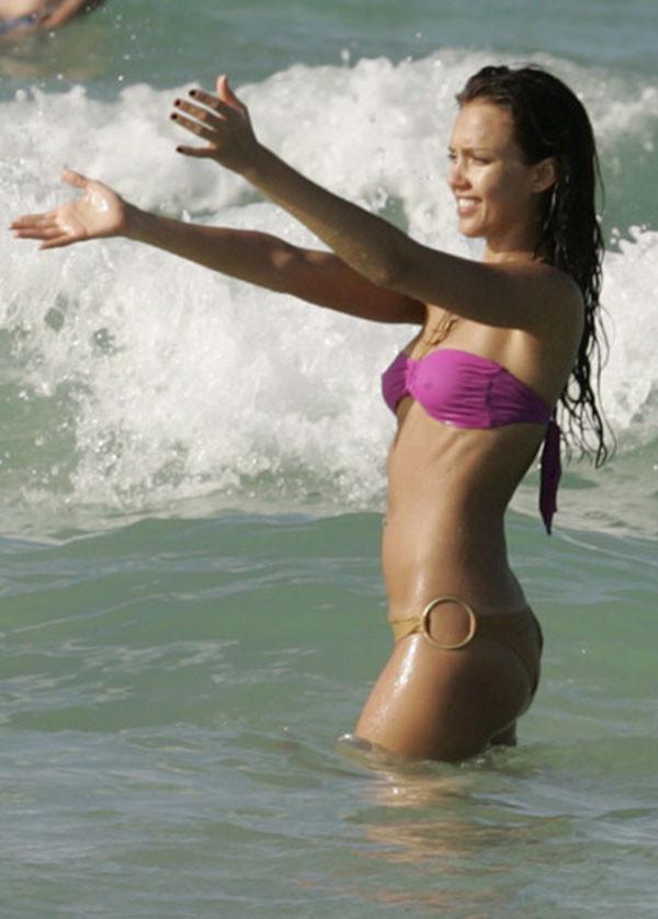 16P Jessica Alba in bikini enjoys a game of football paparazzi pics