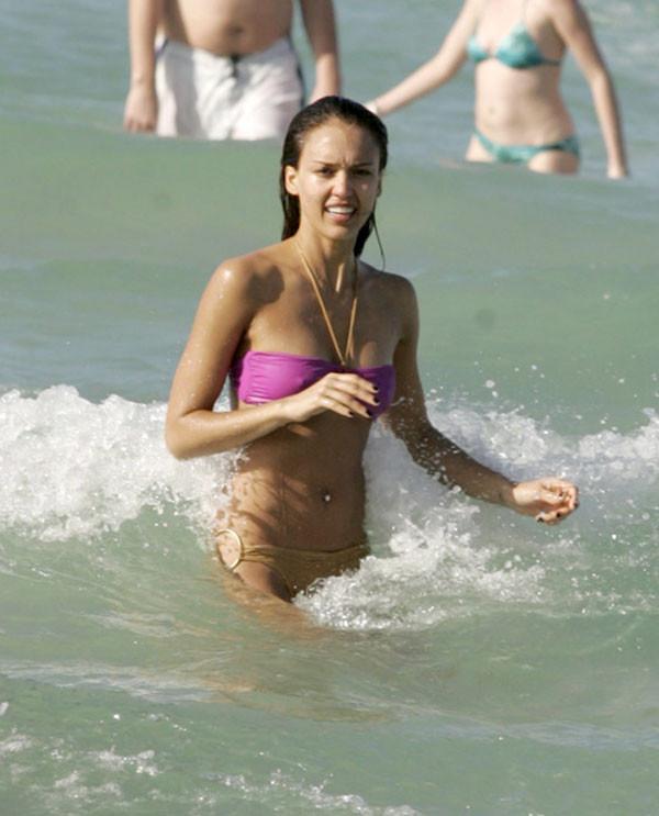 16P Jessica Alba in bikini enjoys a game of football paparazzi pics