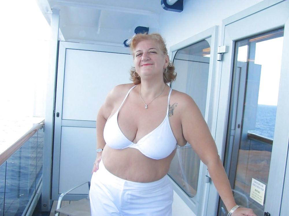 25P Swimsuit MILFS and GILFS