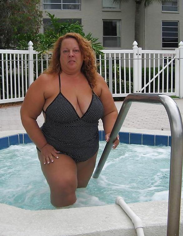 25P Swimsuit MILFS and GILFS