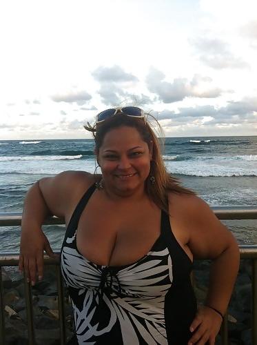 25P Swimsuit MILFS and GILFS