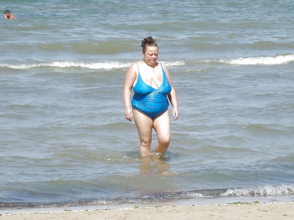 25P Swimsuit MILFS and GILFS