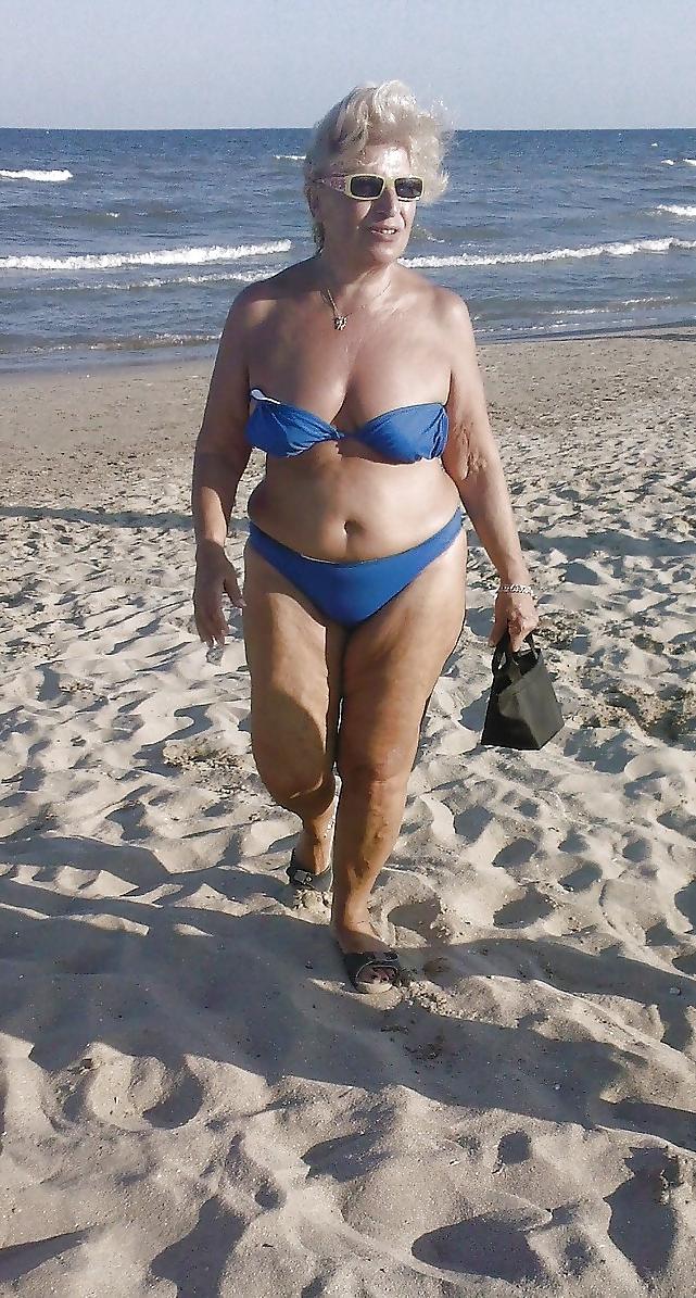 25P Swimsuit MILFS and GILFS
