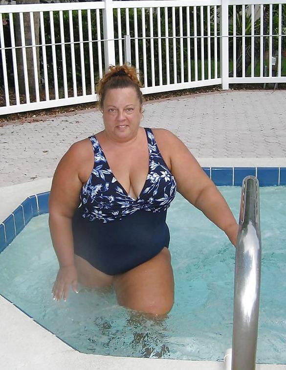 25P Swimsuit MILFS and GILFS