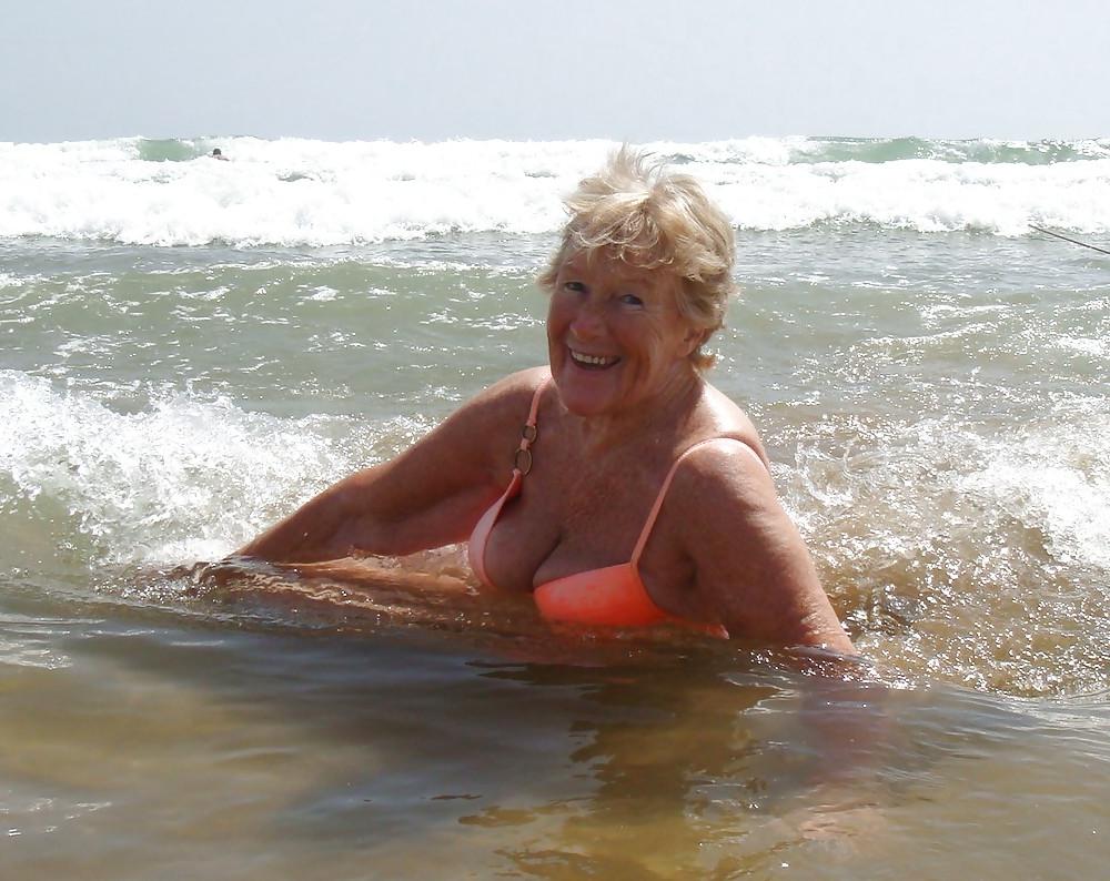25P Swimsuit MILFS and GILFS