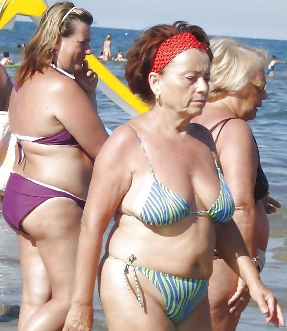25P Swimsuit MILFS and GILFS