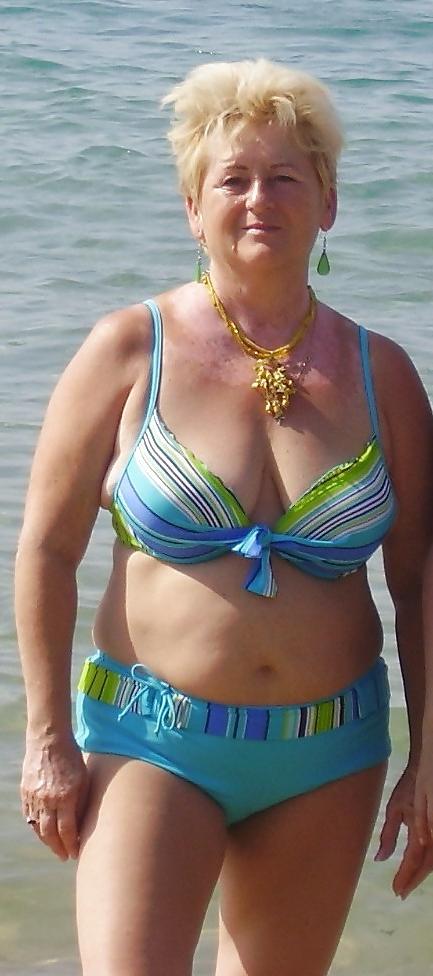 25P Swimsuit MILFS and GILFS