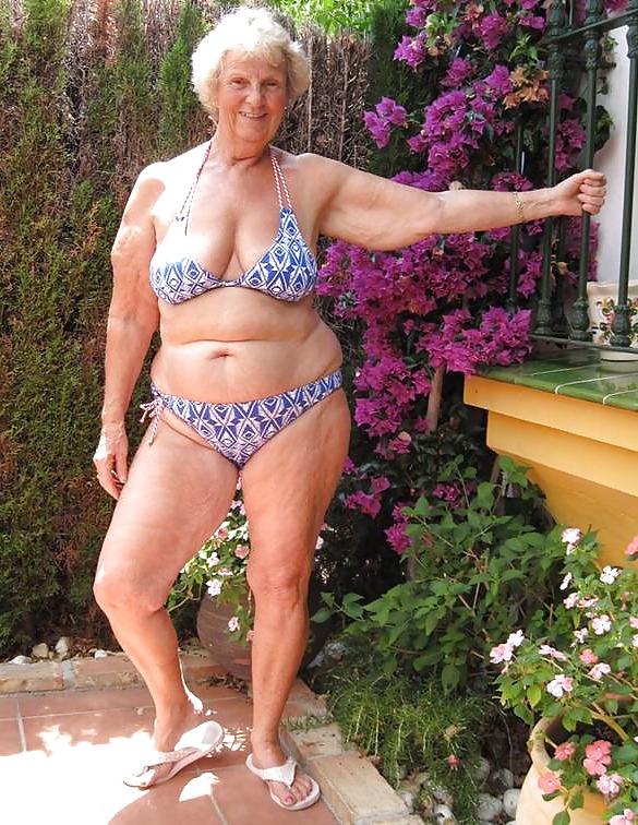 25P Swimsuit MILFS and GILFS